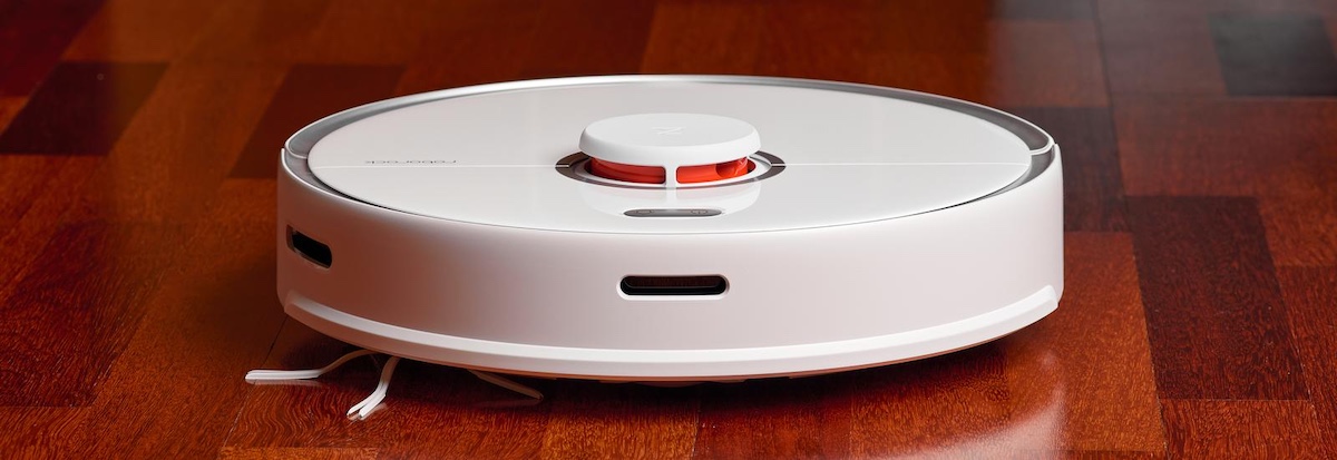 smart robot vacuum cleaner xiaomi roborock s5 max on wood floor
