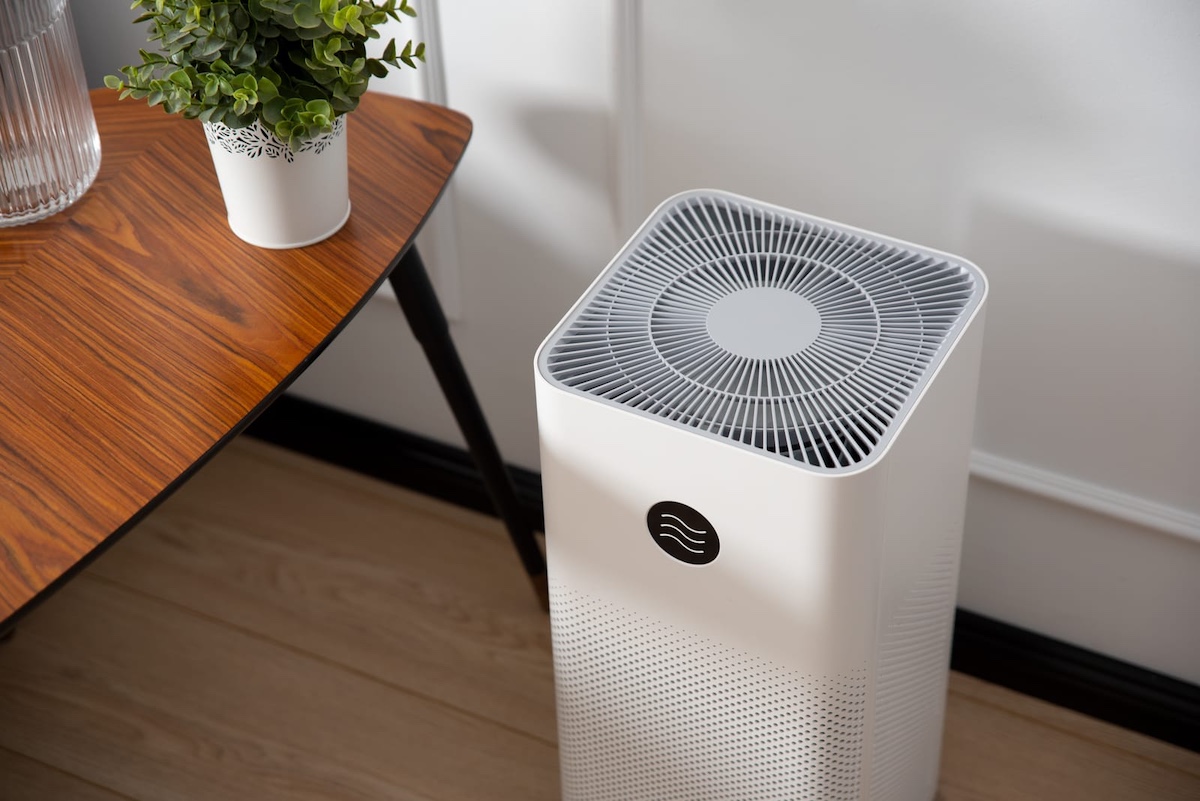 air purifier in living room dust protection