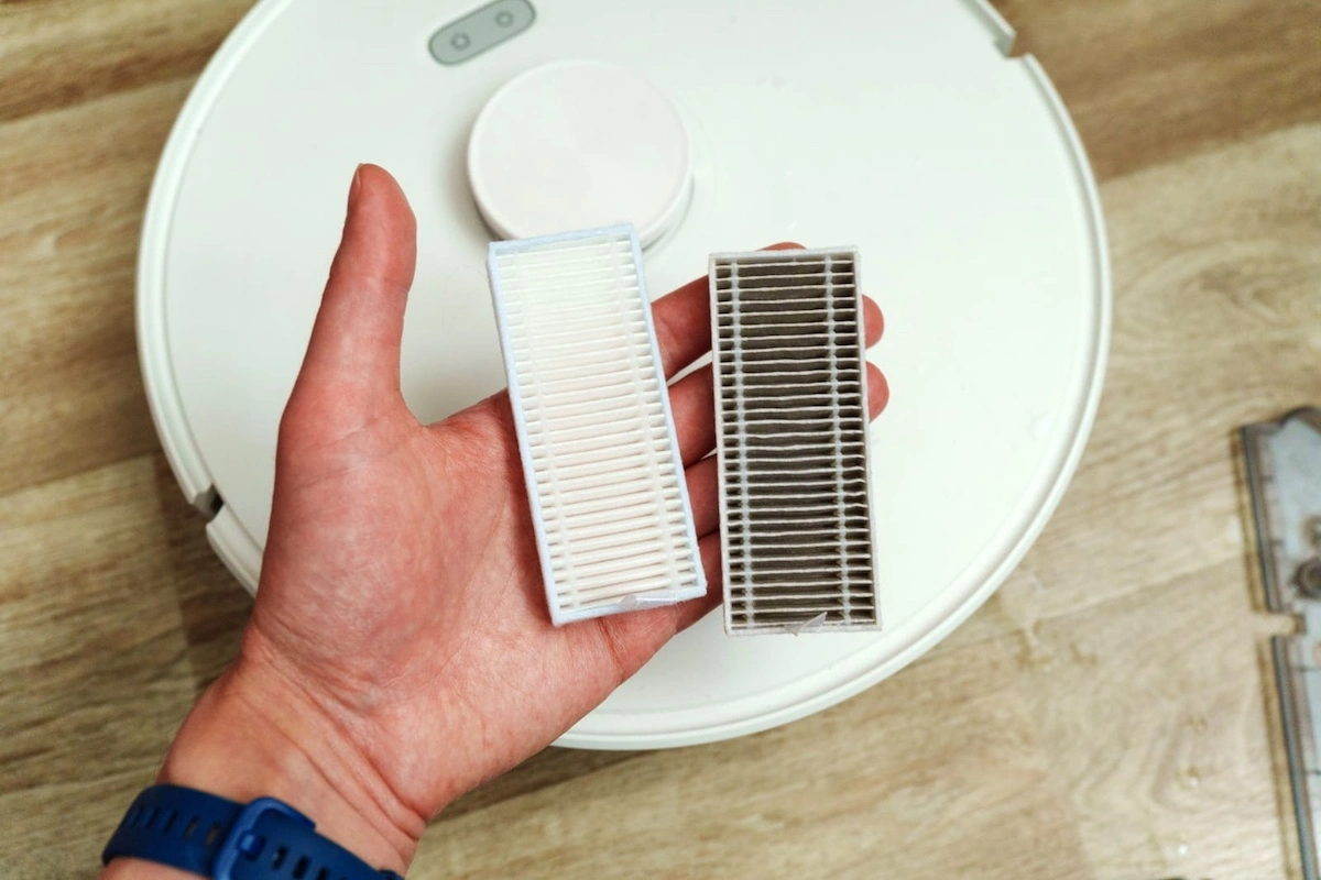 comparing clean filters vs dirty robot vacuum filters in a cozy home
